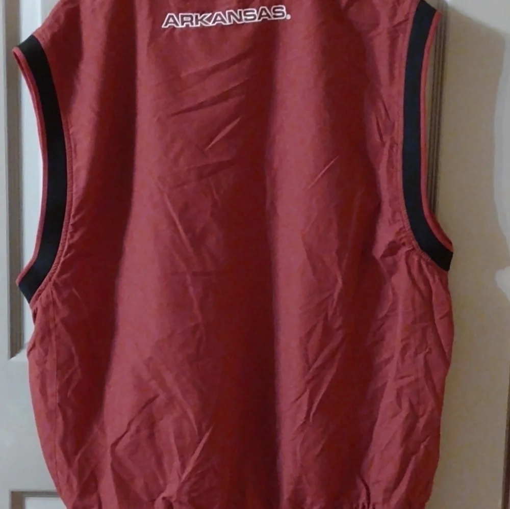 Arkansas Razorbacks Team Athletics Red Pullover Windbreaker Vest Men’s Large NWT